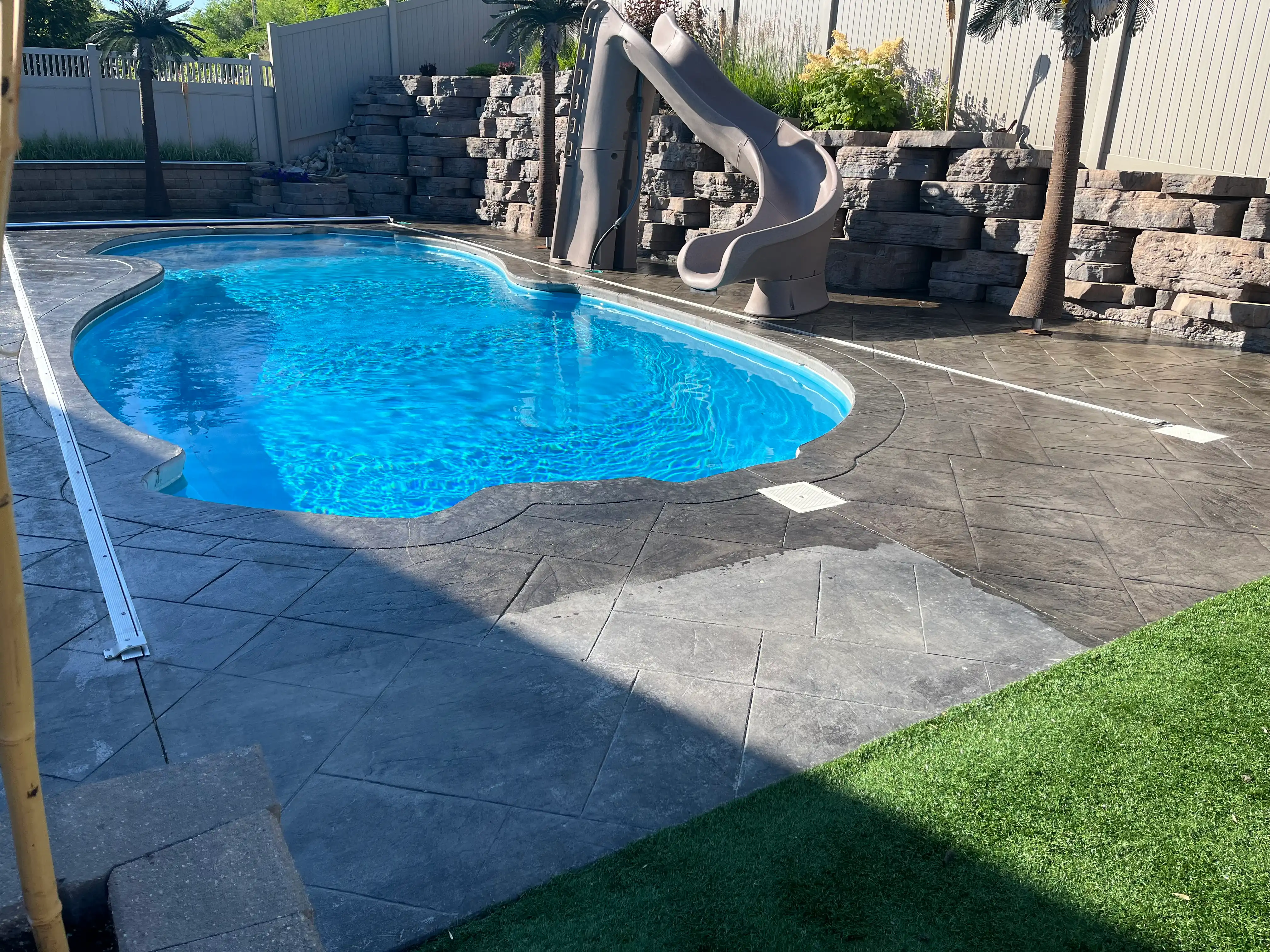 Pool skirt sealing